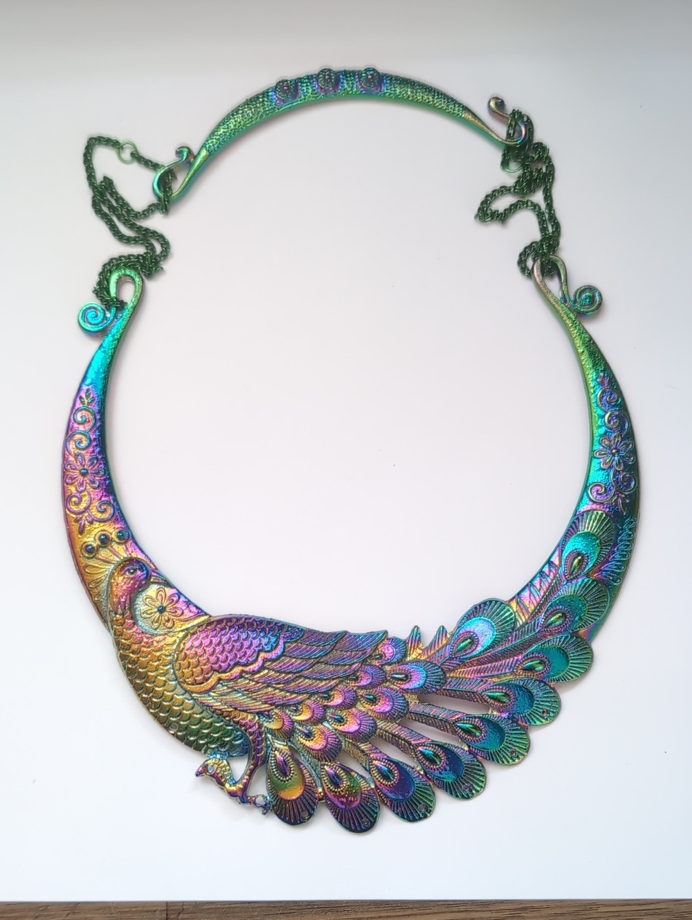Iridescent Peacock Statement Necklace - Multicolor